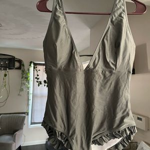 One piece Cupshe swim suit. Worn 1 time. Smoke free home